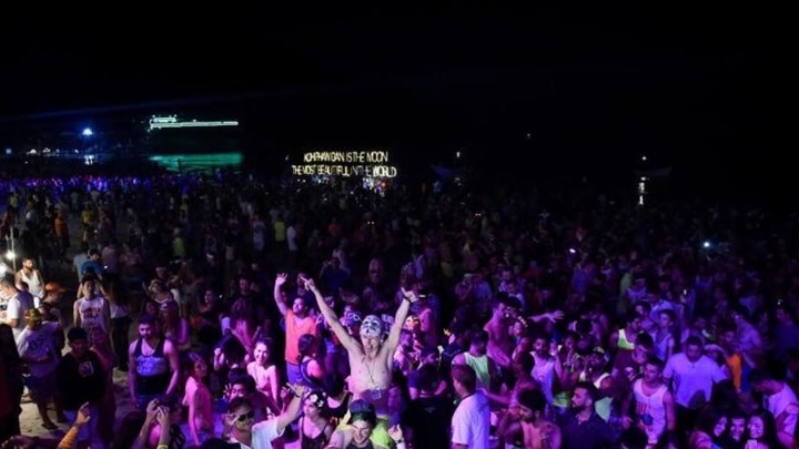 Κορονοϊός: Αδιανόητο – Οργανώνονται πάρτι…κορονοϊού από νεαρούς στη Γερμανία