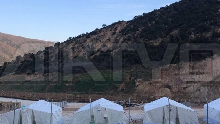 Μεταναστευτικό: Στήθηκαν σκηνές για την κλειστή δομή στις Σέρρες – ΦΩΤΟ