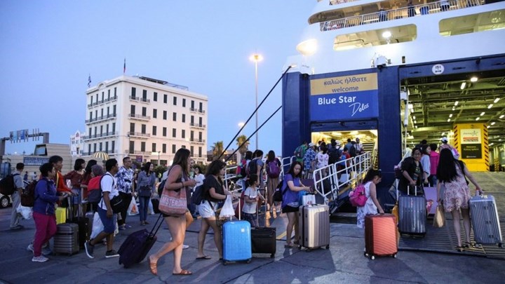 Κορονοϊός: «Πονοκέφαλος» για τις αρχές η μαζική έξοδος από την Αθήνα – Αντιδρούν οι τοπικές κοινωνίες