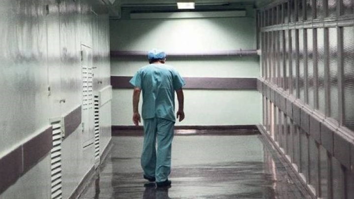 Κορονοϊός: Παραμένει στο νεκροτομείο του Ρίου η σορός του 67χρονου, του πρώτου θύματος στη χώρα