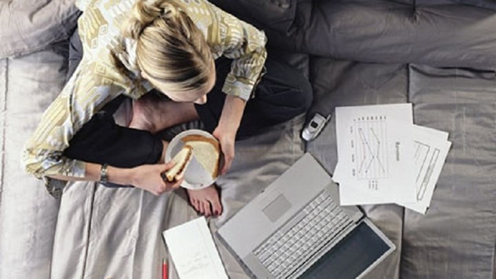 Κορονοϊός: Εργασία από το σπίτι – Γιατί δεν πρέπει να δουλεύουμε στο κρεβάτι