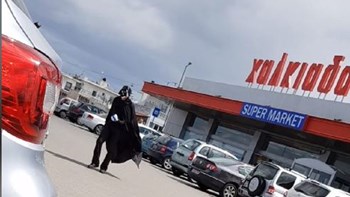 Κορονοϊός-Χανιά: Άνδρας πήγε σε σούπερ μάρκετ ντυμένος Darth Vader – BINTEO