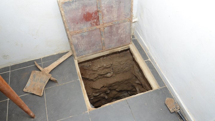 Αντιτρομοκρατική: Τούνελ 47 μέτρων σε μονοκατοικία στα Σεπόλια – Βρέθηκε βαρύς οπλισμός – ΦΩΤΟ