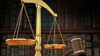 Κορονοϊός: Παρέμβαση εισαγγελέα για ανάρτηση πρώην στελέχους των ΕΛΤΑ