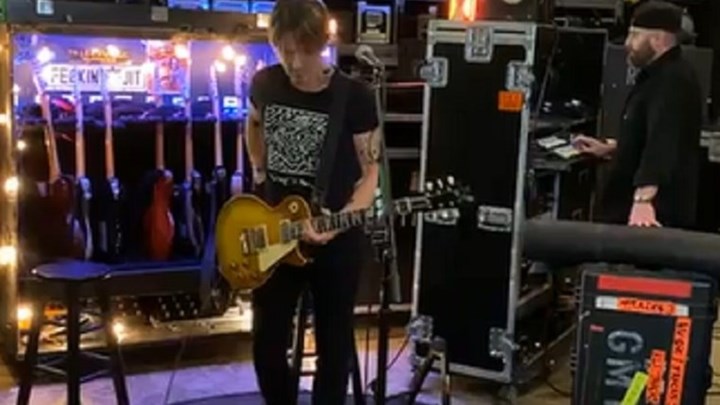 Κορονοϊός: Η πριβέ συναυλία του Κιθ Ούρμπαν από την αποθήκη του σπιτιού του – ΒΙΝΤΕΟ