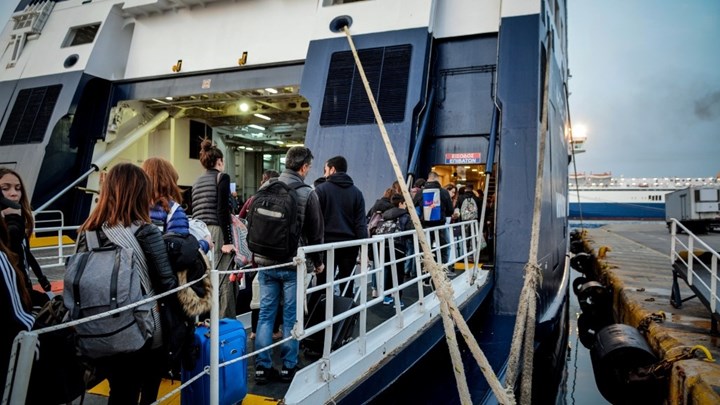 Κορονοϊός: Αυτή είναι η απόφαση για τον περιορισμό των μετακινήσεων με πλοία – Τι προβλέπει