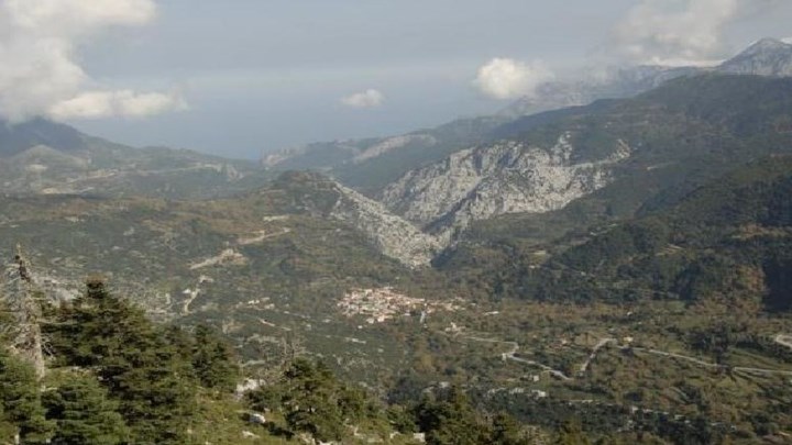 Συναγερμός στην Εύβοια: Ορειβάτης έπεσε σε γκρεμό 40 μέτρων