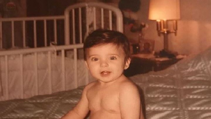 Αναγνωρίζετε το κοριτσάκι της φωτογραφίας; Είναι γνωστή παρουσιάστρια – ΦΩΤΟ