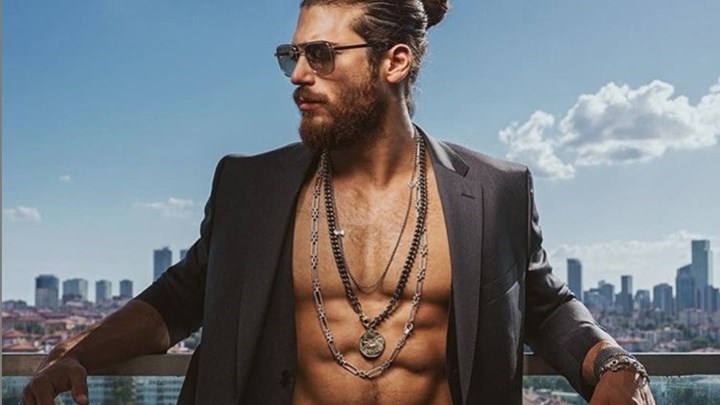 “Φτερωτός Θεός”: Επιστρέφει ο σέξι Τζαν Γιαμάν στις οθόνες