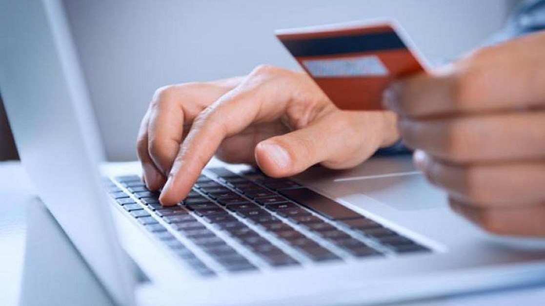 Κορονοϊός: Μένουν σπίτι και… ψωνίζουν οι Έλληνες – Τι αγοράζουν από το ίντερνετ