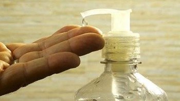 ΑΑΔΕ: Μειώθηκε ο ΦΠΑ για μάσκες και αντισηπτικά