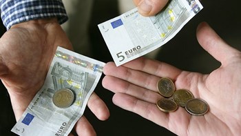 Κορονοϊός: Τι προβλέπει η υπουργική απόφαση για τα 800 ευρώ