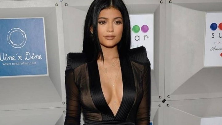 Η Κάιλι Τζένερ προσφέρει 1 εκατ. δολάρια για τη μάχη κατά της πανδημίας