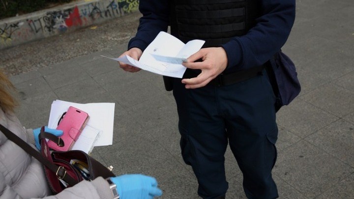 Κορονοϊός- Απαγόρευση κυκλοφορίας: Αυστηροποιούνται οι έλεγχοι – Διευκρινίσεις για τις μετακινήσεις