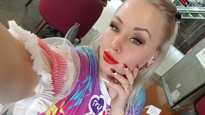 Κορονοϊός: Πορνοστάρ προσφέρει το κορμί της σε όποιον βρει το εμβόλιο – ΦΩΤΟ – ΒΙΝΤΕΟ