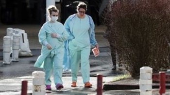 Κορονοϊός – Βρετανία: Συγκλονίζει η έκκληση εγκύου που νοσεί: Σας παρακαλώ μείνετε σπίτι – ΒΙΝΤΕΟ