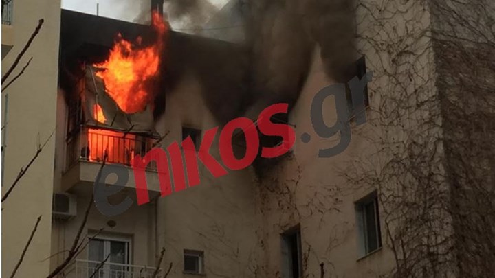 ΕΚΤΑΚΤΟ – Μεγάλη φωτιά σε διαμέρισμα στη Θεσσαλονίκη – ΤΩΡΑ