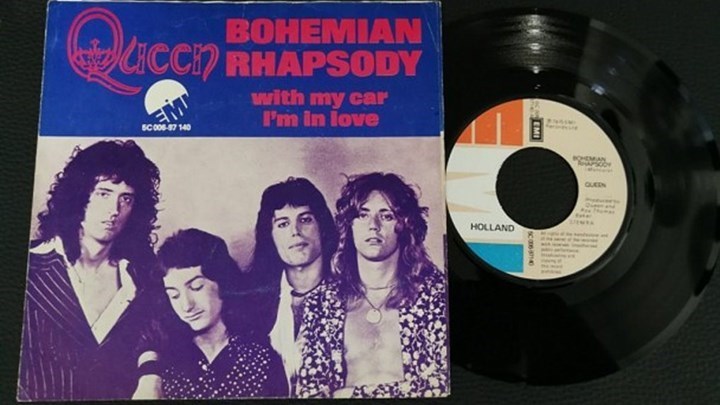 Coronavirus Rhapsody: Το θρυλικό τραγούδι των Queen έγινε τραγούδι για τον κορονοϊό και «σπάει ταμεία» – ΒΙΝΤΕΟ