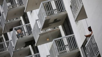 Κορονοϊός – Καραντίνα: Ζευγάρι θα τρέξει μαραθώνιο… στο μπαλκόνι του