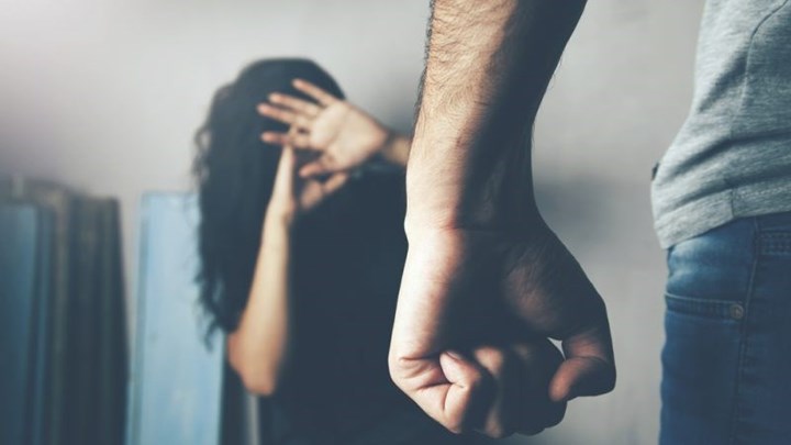 Κορονοϊός και κακοποίηση γυναικών: Τι γίνεται όταν το σπίτι σου δεν είναι ασφαλές