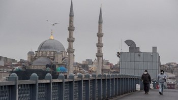 Κορονοϊός: Στους 108 οι νεκροί στην Τουρκία – Περιορίζονται οι μεταφορές