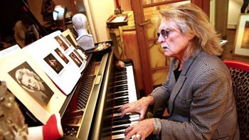 Κορονοϊός- Γαλλία: Στο νοσοκομείο ο θρυλικός Κριστόφ – ΒΙΝΤΕΟ