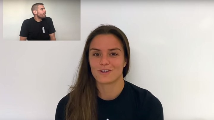 Ο Μπόγρης “ανέκρινε” τη Σάκκαρη αφού την “μπέρδεψε” με την Δανιηλίδου – ΒΙΝΤΕΟ