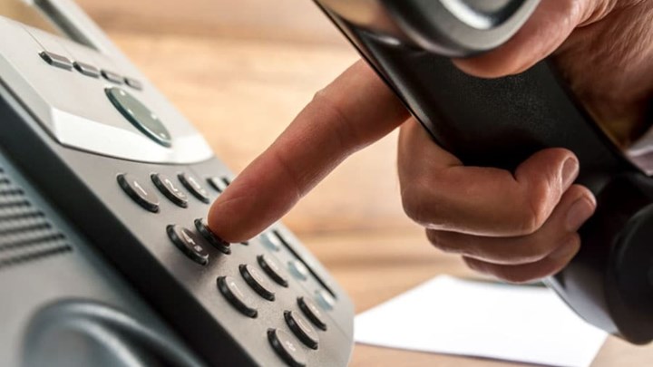 Περιφέρεια Αττικής: Σε λειτουργία από σήμερα το 1110 για ασθενείς με άνοια και τους φροντιστές τους