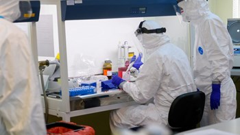 Κορονοϊός: Γνωστή φαρμακευτική εταιρεία ξεκινά τον Σεπτέμβριο δοκιμές εμβολίου σε ανθρώπους