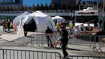 Στο έλεος του κορονοϊού οι ΗΠΑ: 2.405 νεκροί και 150.940 κρούσματα