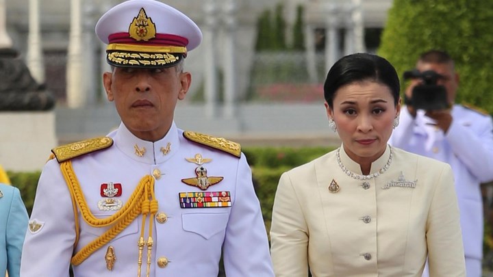 Κορονοϊός: Σε απομόνωση ο βασιλιάς της Ταϊλάνδης μαζί με… 20 γυναίκες