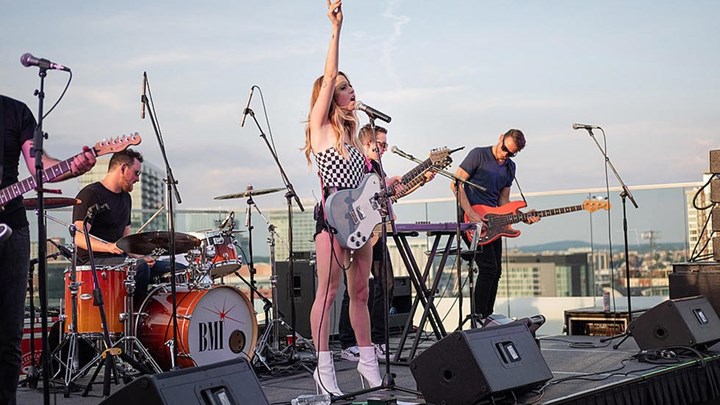 Κορονοϊός: Θετική στον ιό η τραγουδίστρια Kalie Shorr