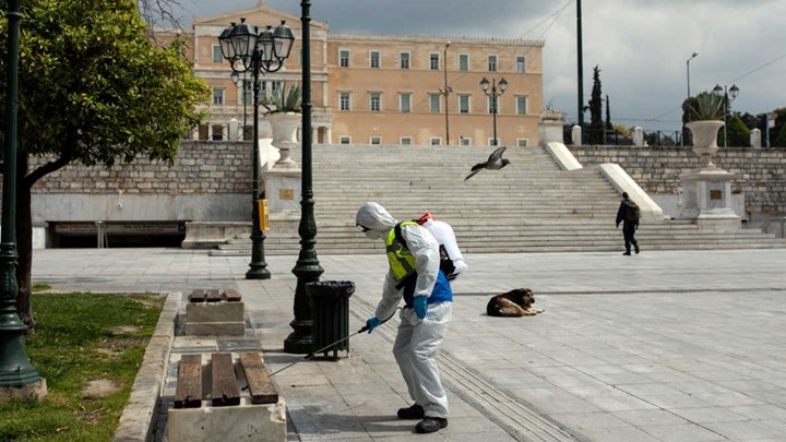 Οβίδα του Β’ Παγκοσμίου Πολέμου βρέθηκε στο Σύνταγμα – Αποκλείστηκε η περιοχή