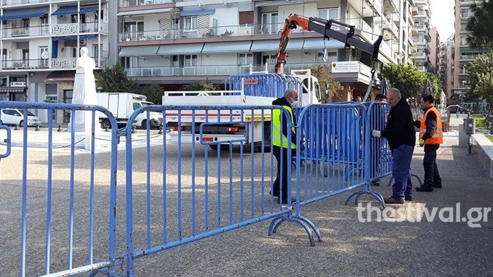 Απαγόρευση κυκλοφορίας: Κιγκλιδώματα και σχοινιά στη Νέα Παραλία στη Θεσσαλονίκη – ΦΩΤΟ