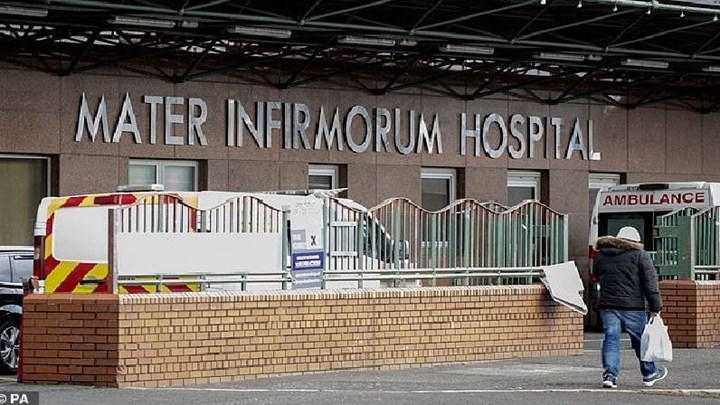 Κορονοϊός: Συγκλονίζει 53χρονη που έχασε τους γονείς – Πέθαναν με διαφορά 12 ωρών