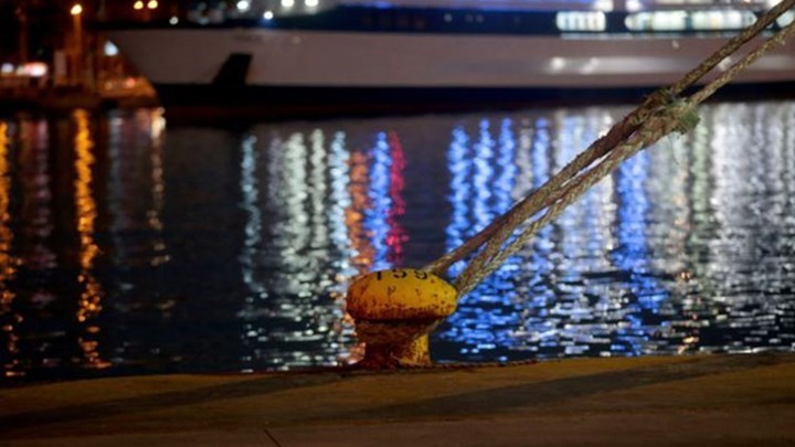 Κορονοϊός: Έδεσε στο λιμάνι του Πειραιά το “Ελευθέριος Βενιζέλος”