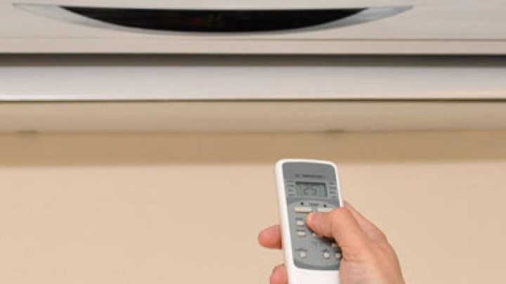 Κορονοϊός: Κινδυνεύουμε στο σπίτι από τη λειτουργία των κλιματιστικών; – Τι απαντούν οι ειδικοί – ΒΙΝΤΕΟ