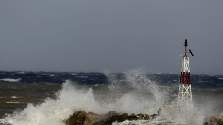 Απαγορευτικό απόπλου: Δεμένα τα πλοία σε Πειραιά, Ραφήνα και Λαύριο
