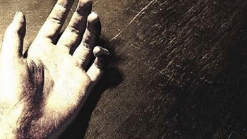 Λάρισα: 46χρονος δημοτικός αστυνομικός έπεσε από τον 3ο όροφο του Αστυνομικού Μεγάρου