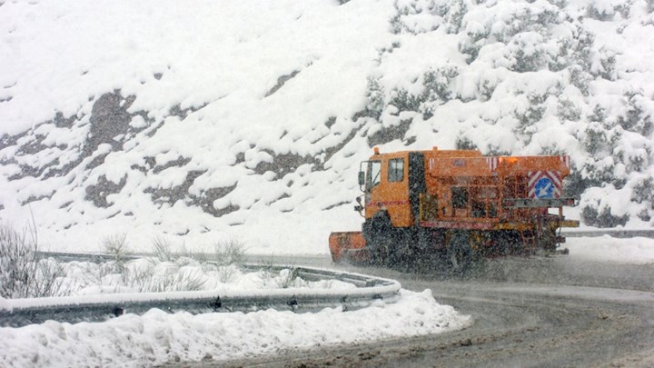 Λάρισα: Χιονίζει σε Ελασσόνα και Λιβάδι