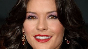 Κορονοϊός: Πώς περνά στην καραντίνα η Κάθριν Ζέτα Τζόουνς – ΒΙΝΤΕΟ