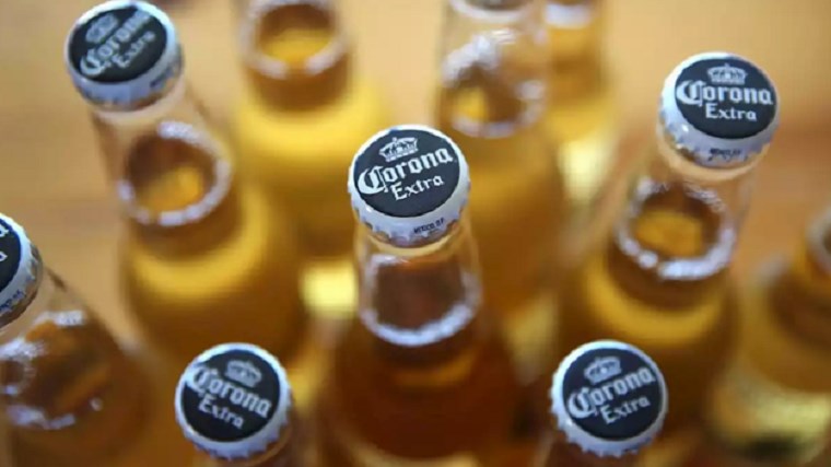 Πώς η Corona έπεσε θύμα του κορονοϊού