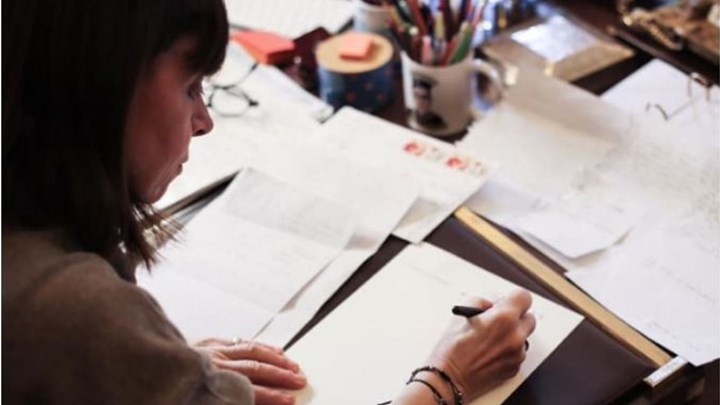 Σακελλαροπούλου: Η συγκίνησή της για τα γράμματα από μαθητές του Δημοτικού – Τι της έγραψαν – ΦΩΤΟ