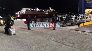 Κορονοϊός: Αυστηρά μέτρα στη Μύκονο – Η στιγμή επιβίβασης στο πλοίο εργατών και εργολάβων – ΦΩΤΟ