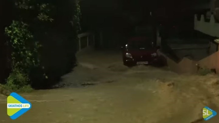 Κακοκαιρία: Πλημμύρισαν σπίτια και καταστήματα στη Σκιάθο – ΒΙΝΤΕΟ