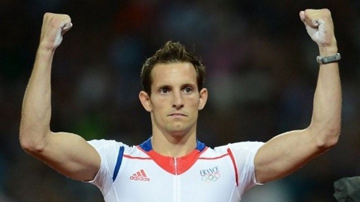 Λαβιλενί: Ο πρωταθλητής του επί κοντώ κάνει προπόνηση… στην αυλή του – ΒΙΝΤΕΟ