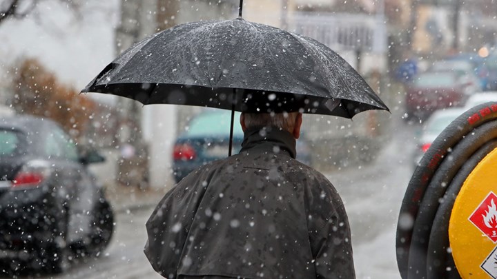 Κακοκαιρία: Βροχές και τσουχτερό κρύο τη Δευτέρα – Χιόνια και στην Πάρνηθα