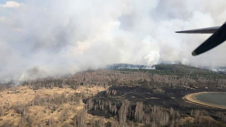 Συναγερμός στην Ουκρανία: Δασική φωτιά κοντά στο Τσερνόμπιλ προκαλεί αύξηση της ραδιενέργειας