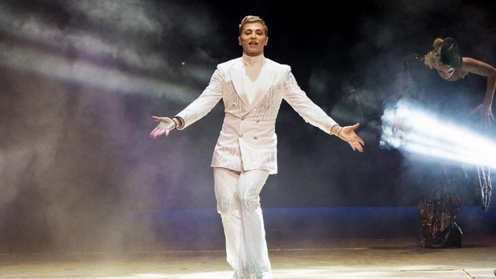 Τάκης Ζαχαράτος: Πώς ξορκίζει τον κορονοϊό – ΒΙΝΤΕΟ