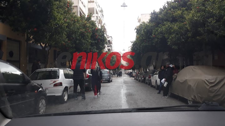 Ουρές έξω από την εφορία ΙΖ’ Αθηνών – ΦΩΤΟ αναγνώστη